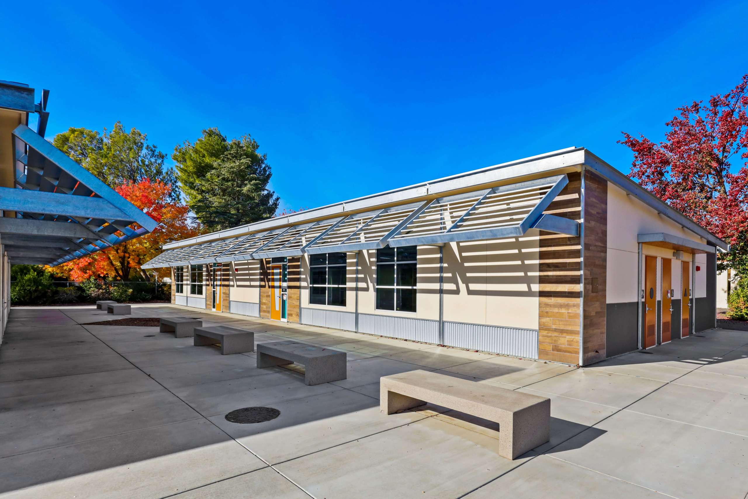 Daytime outdoor view of Emerson Junior High GEN7 Modular ClassroomsEmerson Junior High GEN7 Modular Classrooms