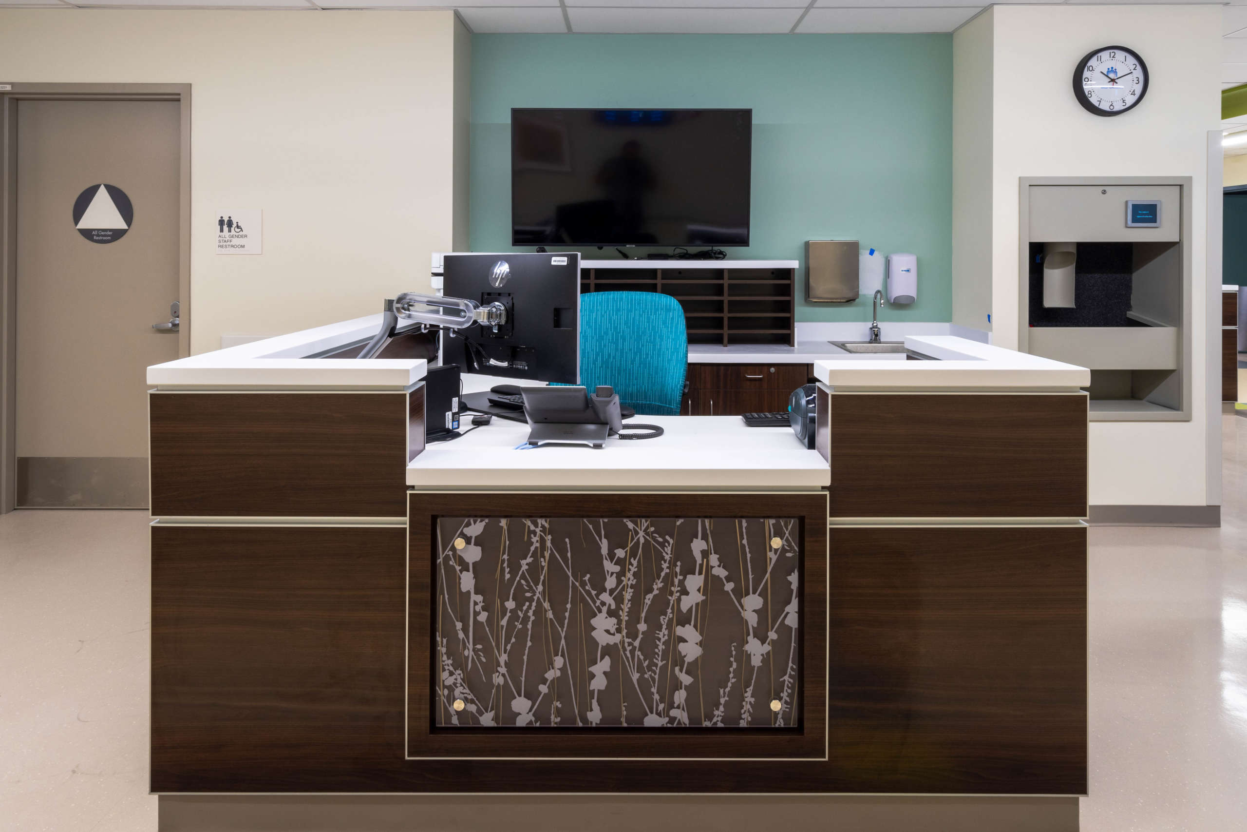 Check-in admin desk at Kaiser Permanente South Sacramento Medical Center 